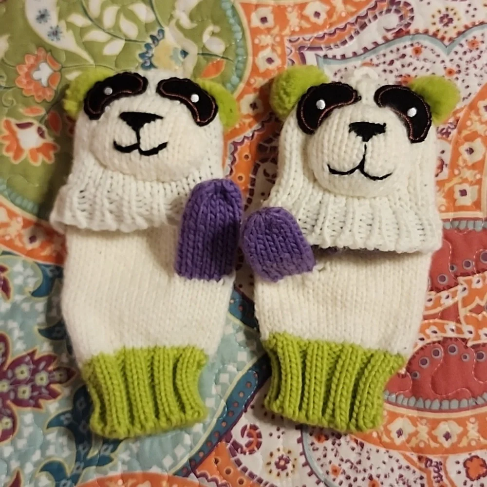 Claire's PANDA Mittens/Gloves